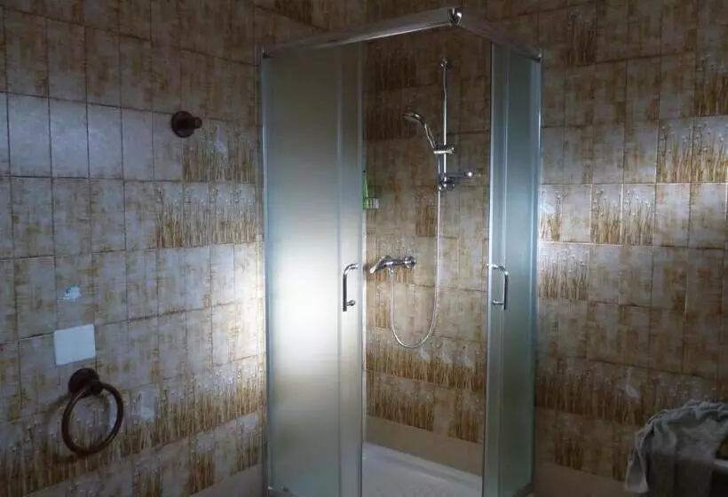 Aamiaismajoitus (B&B) La Zavirna