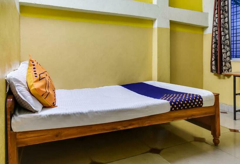 Hotelli Spot On 66834 Tanmay Lodge