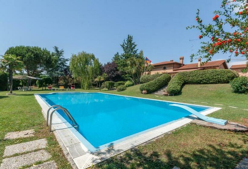 בית מלון כפרי Relais Villaggio Azzurro