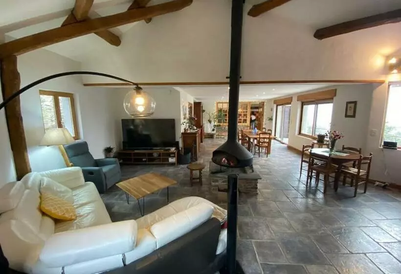 Bed and Breakfast Maison Lgbt Des Monts Bleus