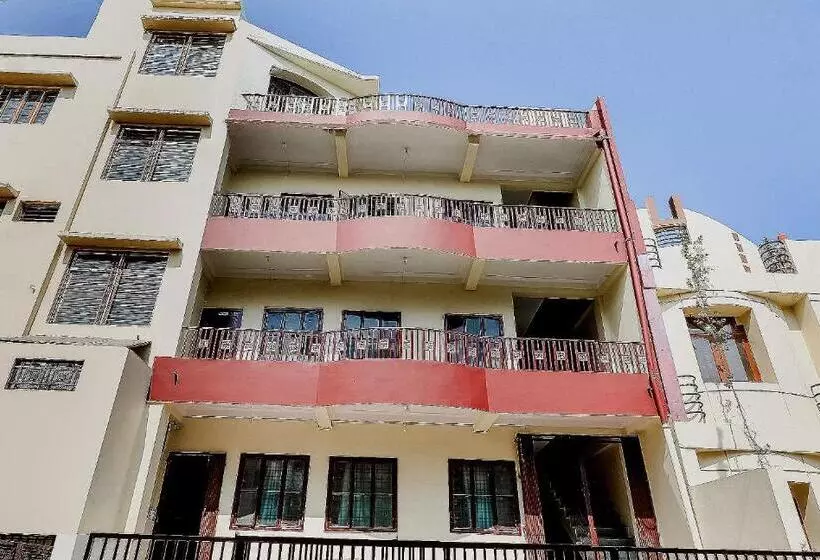 Hotelli Oyo 82027 Vijay Palace