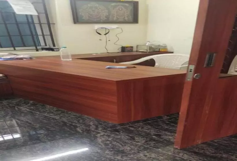 Hotelli Oyo 82027 Vijay Palace