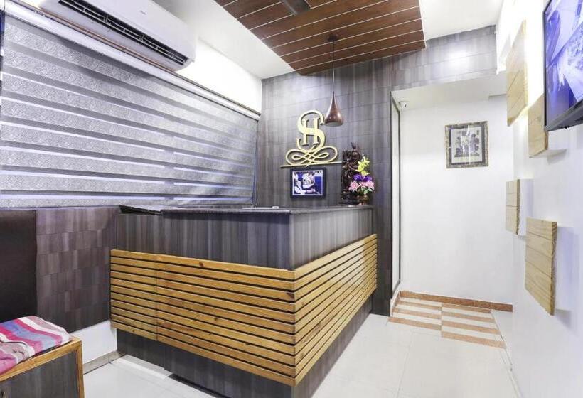 Hotel Oyo 82027 Vijay Palace