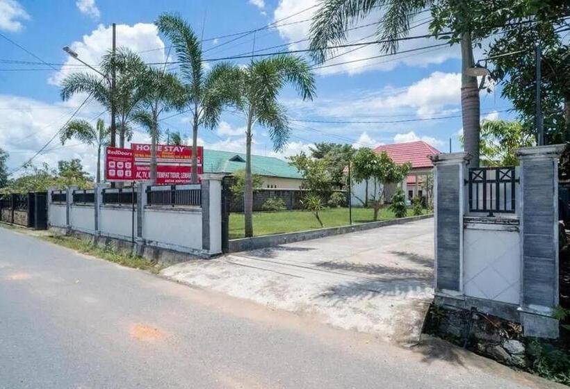 酒店 Reddoorz Syariah Near Syamsudin Noor Airport 4