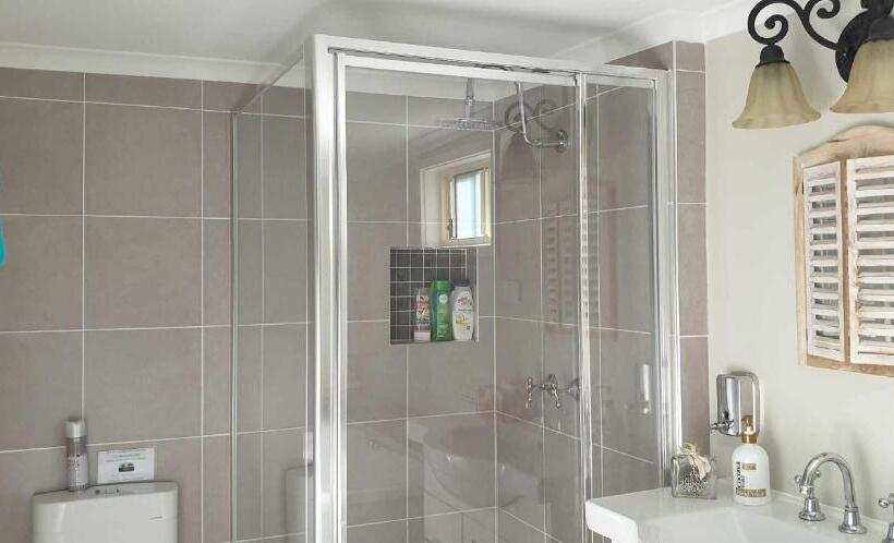 Churchill S B&b Twin Spa Getaway Studio