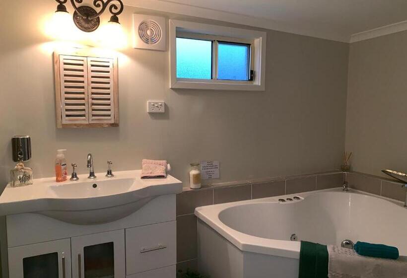 Churchill S B&b Twin Spa Getaway Studio