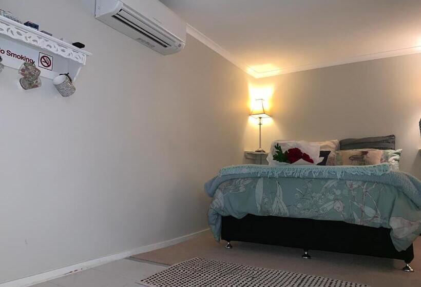 Churchill S B&b Twin Spa Getaway Studio