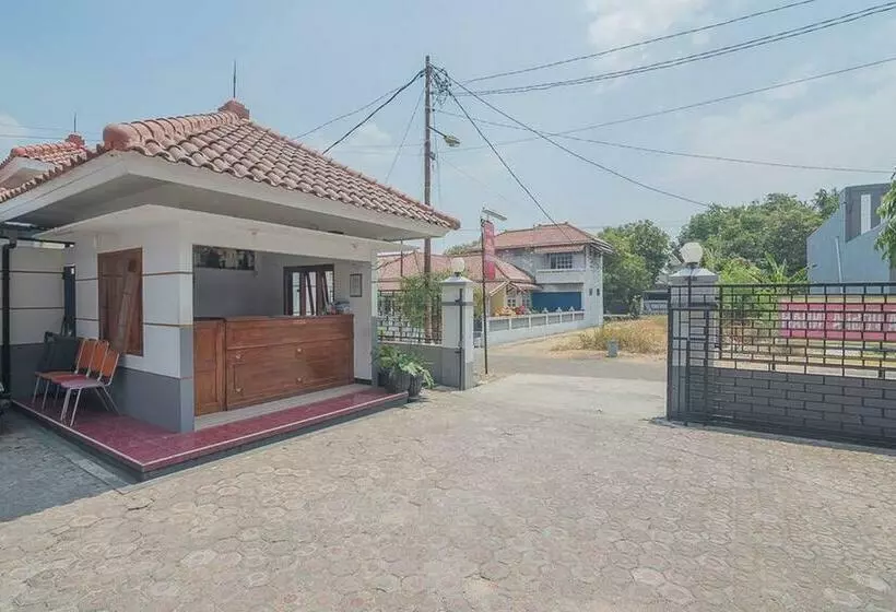 Majatalo Reddoorz Plus Near Rsud Majalengka