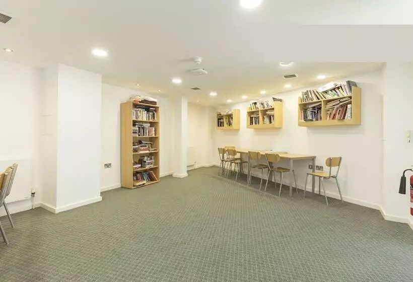 هاستل Friendship House