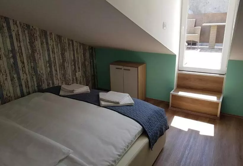 پانسیون Piraneska