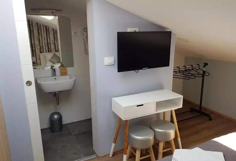 پانسیون Piraneska