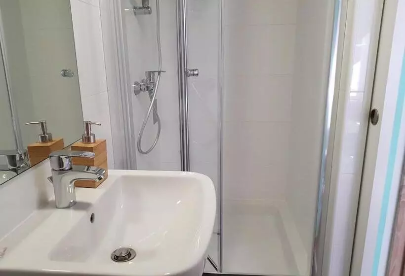 پانسیون Piraneska