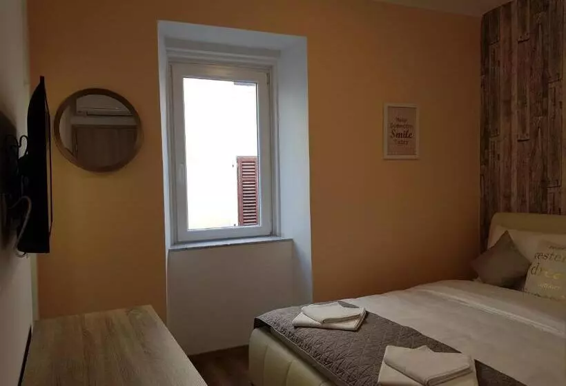 پانسیون Piraneska