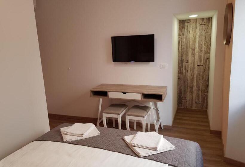 پانسیون Piraneska