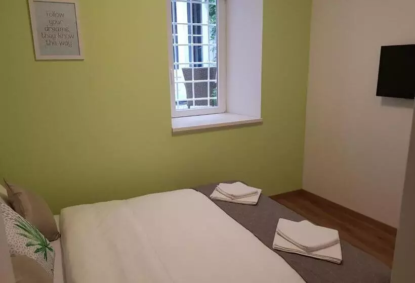 پانسیون Piraneska