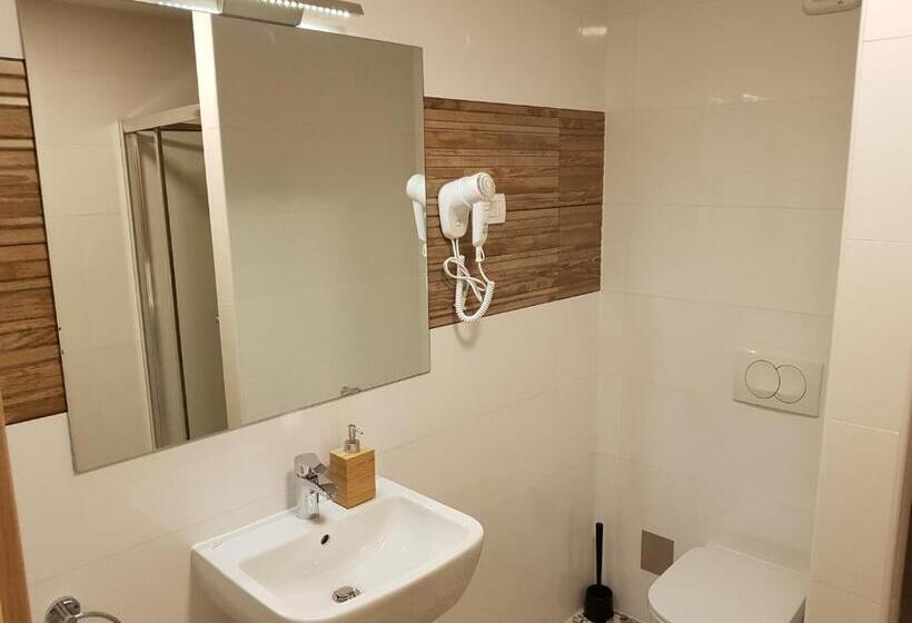 پانسیون Piraneska