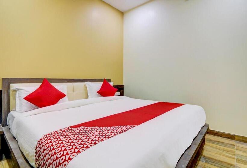 Vaccinated Staff - Oyo 61709 Hotel Gd Palace