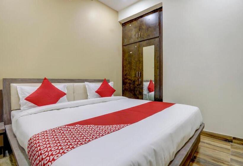 Vaccinated Staff - Oyo 61709 Hotel Gd Palace