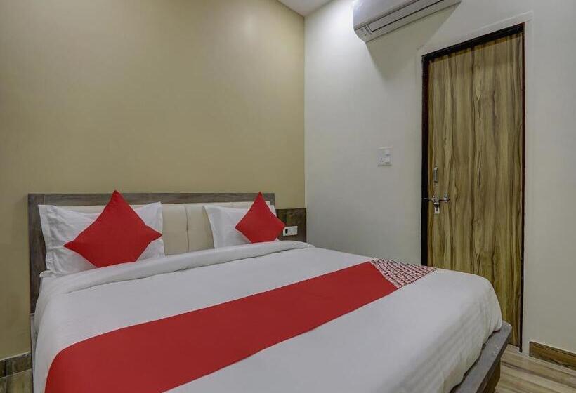 Vaccinated Staff - Oyo 61709 Hotel Gd Palace