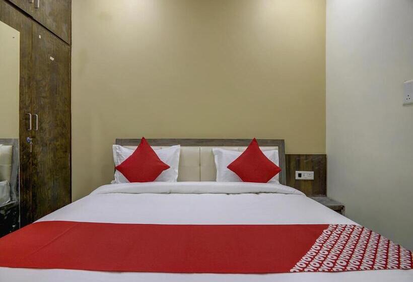 Vaccinated Staff - Oyo 61709 Hotel Gd Palace