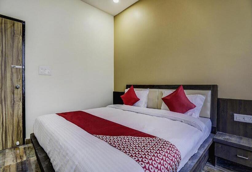 Vaccinated Staff - Oyo 61709 Hotel Gd Palace