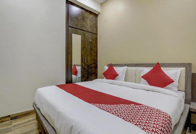 Vaccinated Staff - Oyo 61709 Hotel Gd Palace