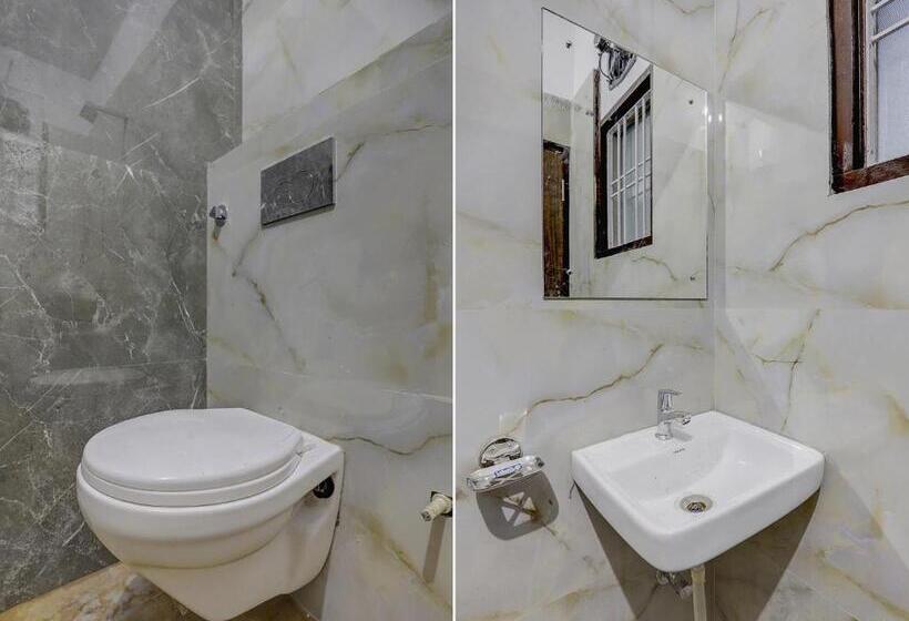 Vaccinated Staff - Oyo 61709 Hotel Gd Palace