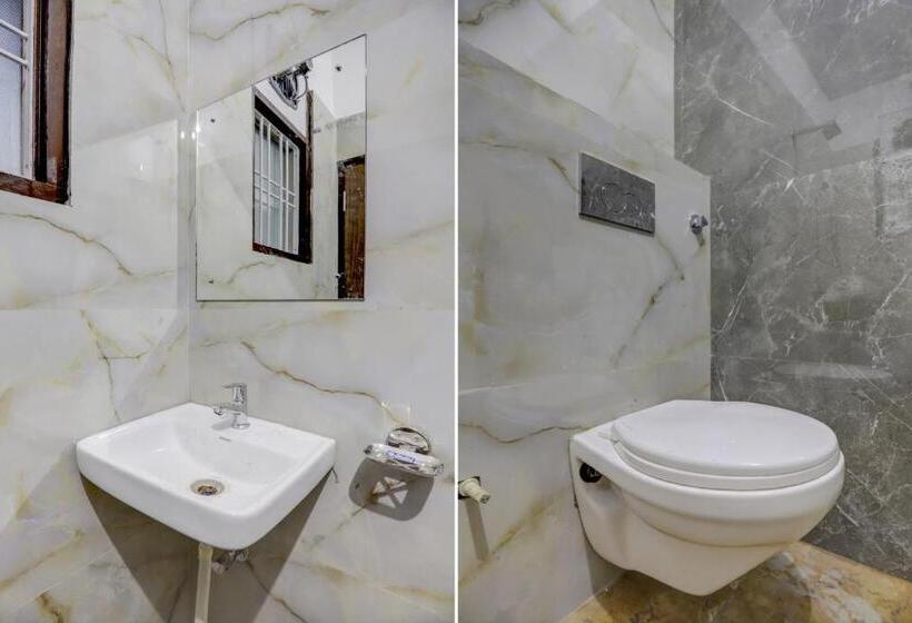 Vaccinated Staff - Oyo 61709 Hotel Gd Palace