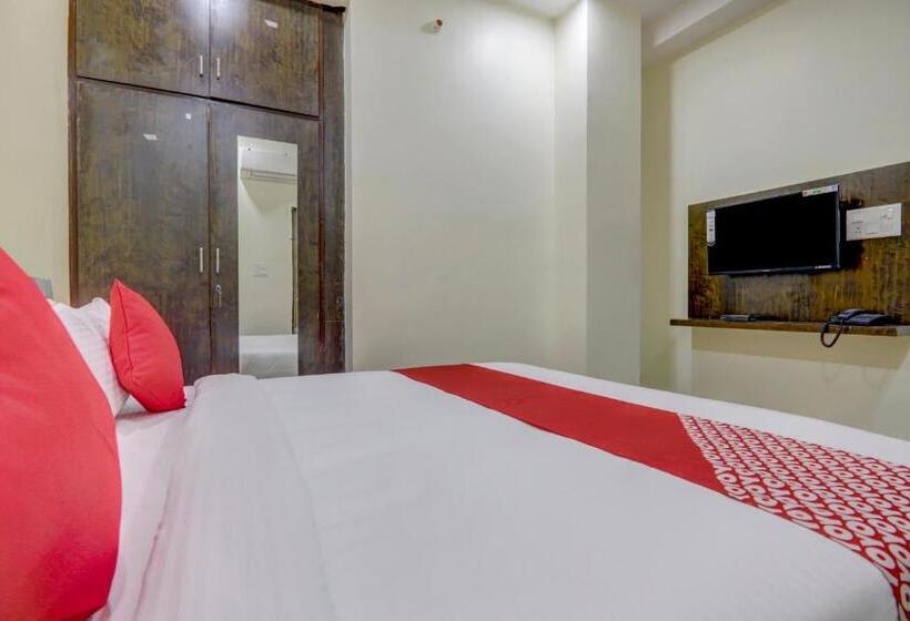 Vaccinated Staff - Oyo 61709 Hotel Gd Palace