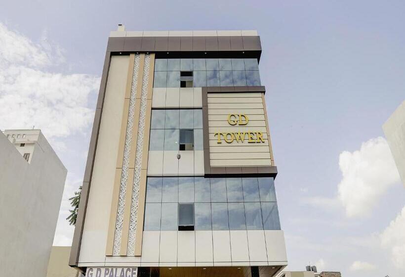 Vaccinated Staff - Oyo 61709 Hotel Gd Palace