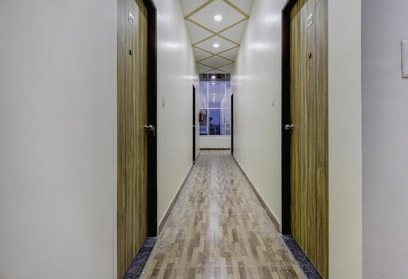 Vaccinated Staff - Oyo 61709 Hotel Gd Palace