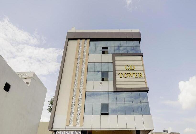 Vaccinated Staff - Oyo 61709 Hotel Gd Palace