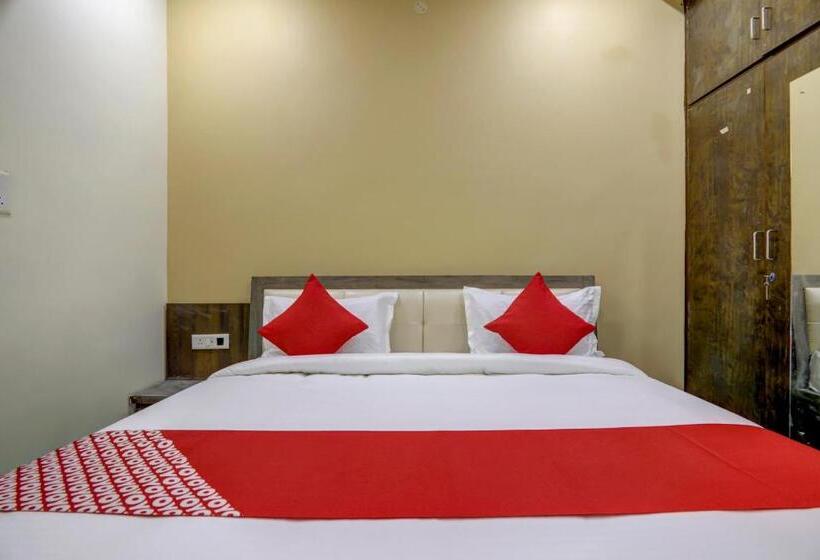 Vaccinated Staff - Oyo 61709 Hotel Gd Palace