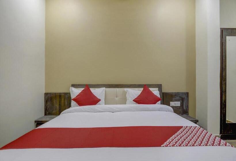 Vaccinated Staff - Oyo 61709 Hotel Gd Palace