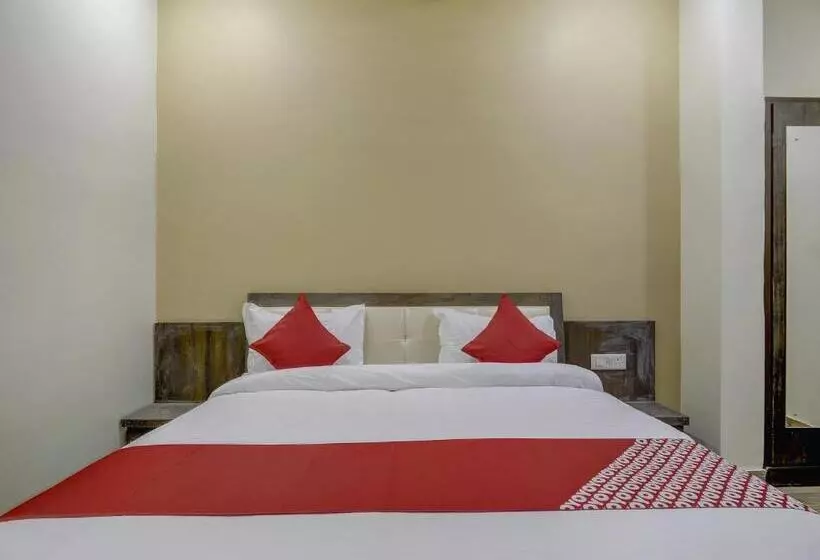 Vaccinated Staff - Oyo 61709 Hotel Gd Palace