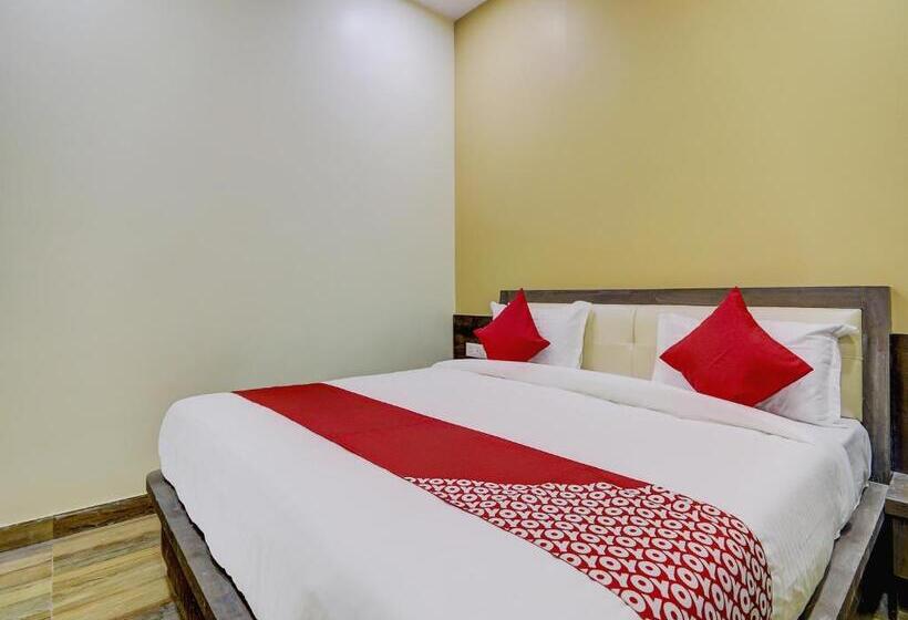 Vaccinated Staff - Oyo 61709 Hotel Gd Palace