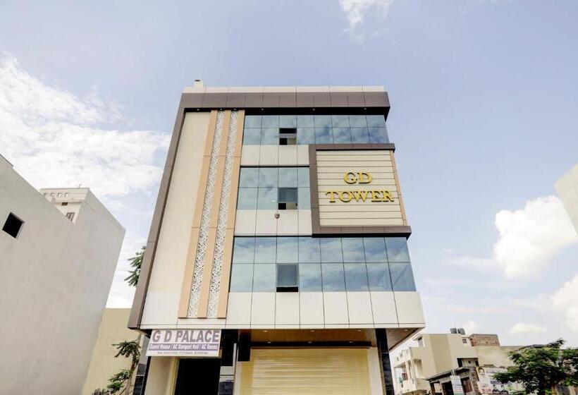 Vaccinated Staff - Oyo 61709 Hotel Gd Palace