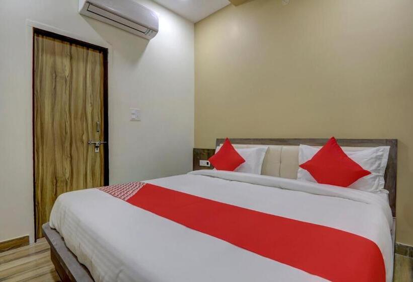 Vaccinated Staff - Oyo 61709 Hotel Gd Palace