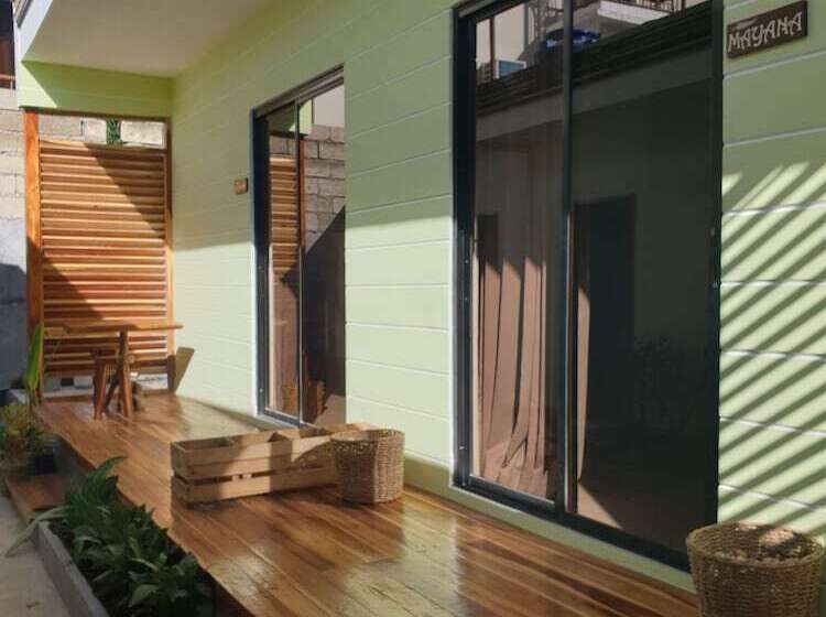 住宿加早餐  Hutch Lodge