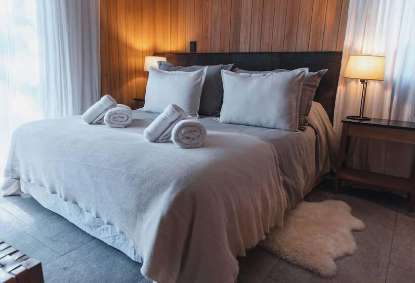 Hotel El Refugio Ski & Summer Lodge