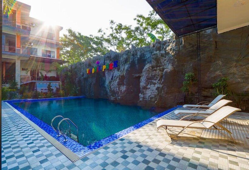 Grand Valonia Hotel Cafe & Park Jember