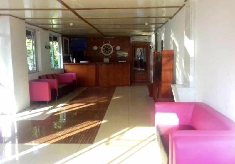 Hotelli Hôtel Le Paquebot   Airport Paquebot