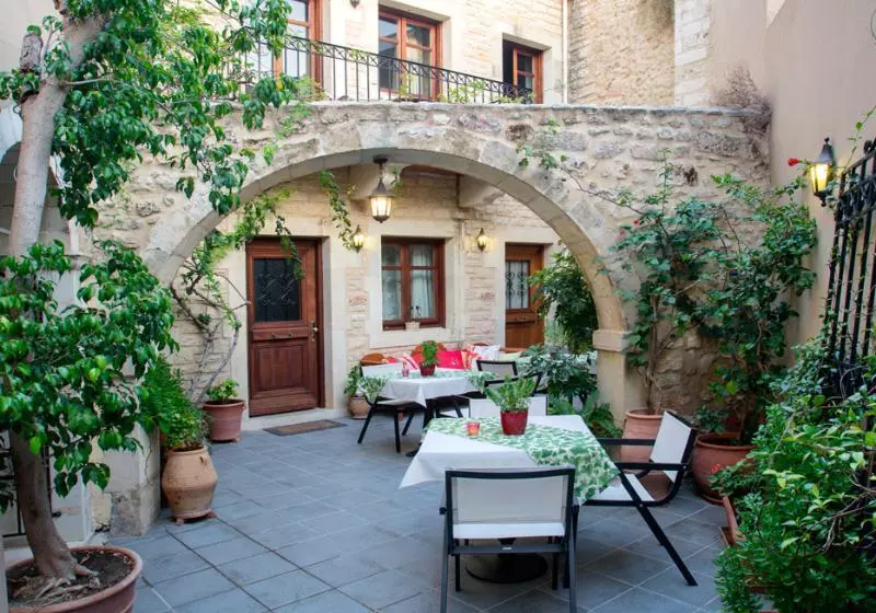 Casa Moazzo Suites And Apartments