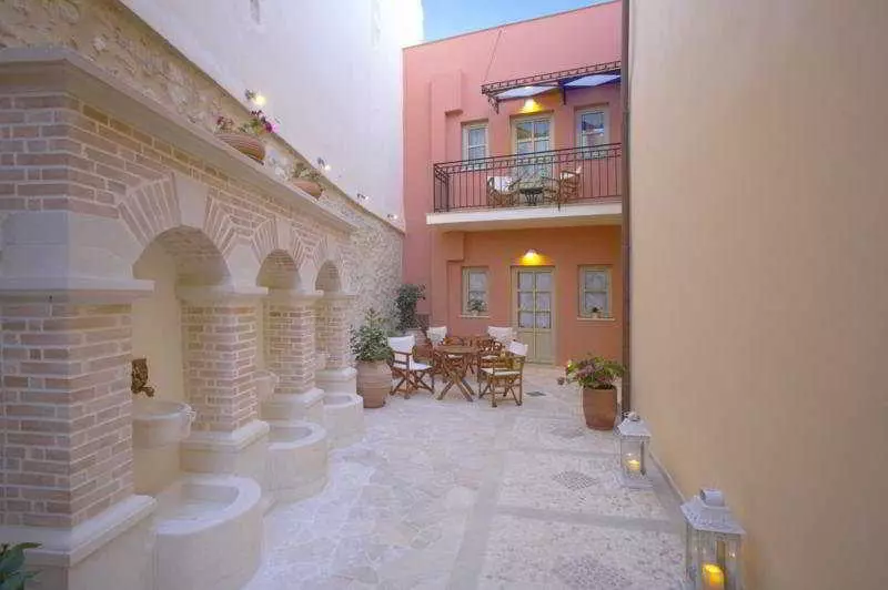 Casa Moazzo Suites And Apartments