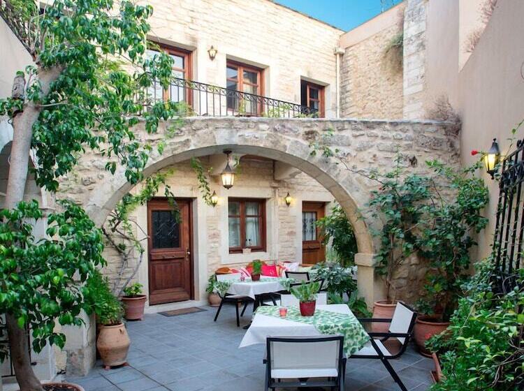 Casa Moazzo Suites And Apartments