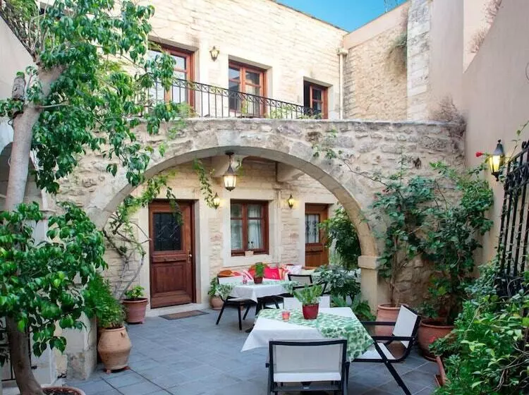 Casa Moazzo Suites And Apartments