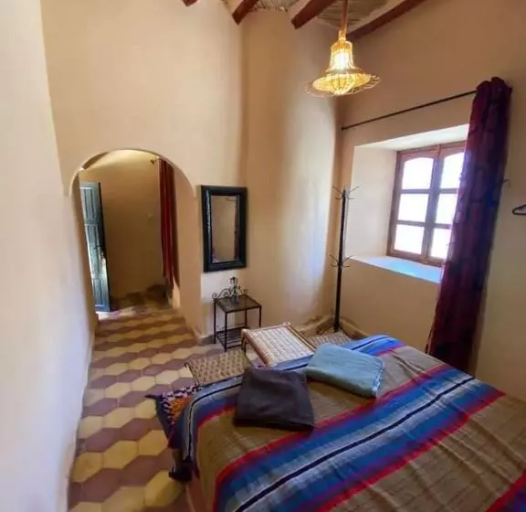 مسافرخانه Auberge Famille Benmoro