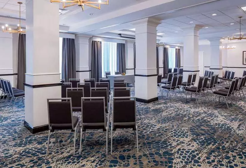 هتل Hilton Garden Inn Jackson Downtown