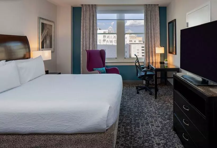 هتل Hilton Garden Inn Jackson Downtown