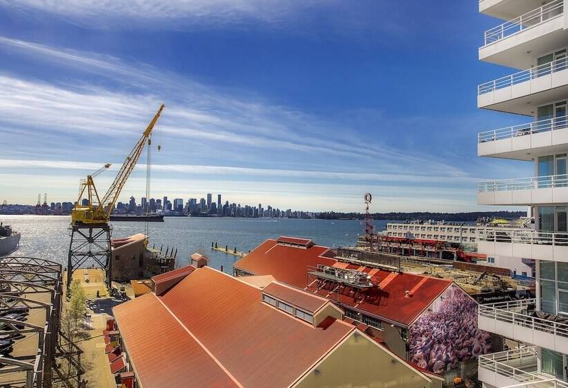 Pinnacle Hotel At The Pier